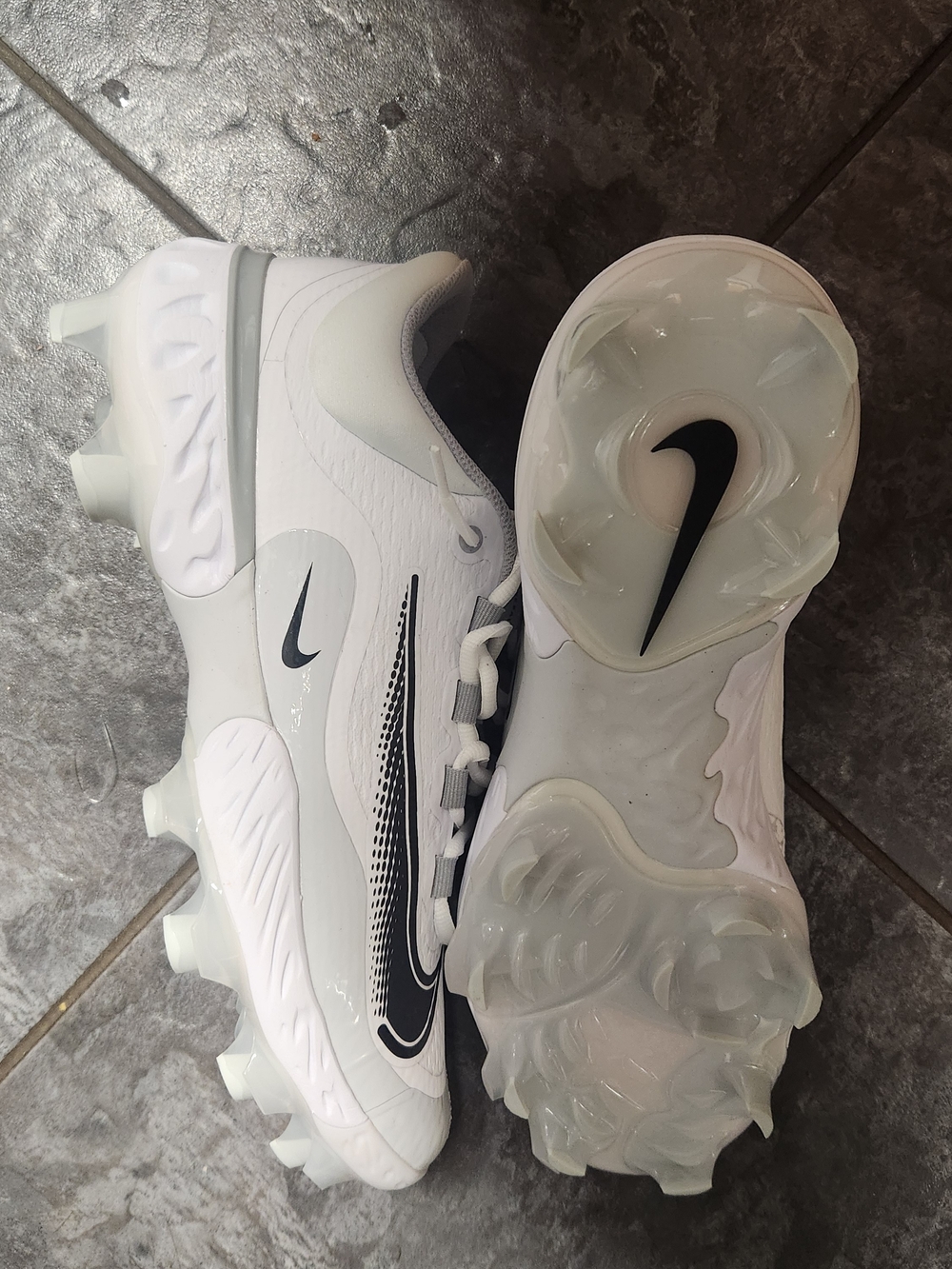 Nike Men’s White and Black Athletic Cleats